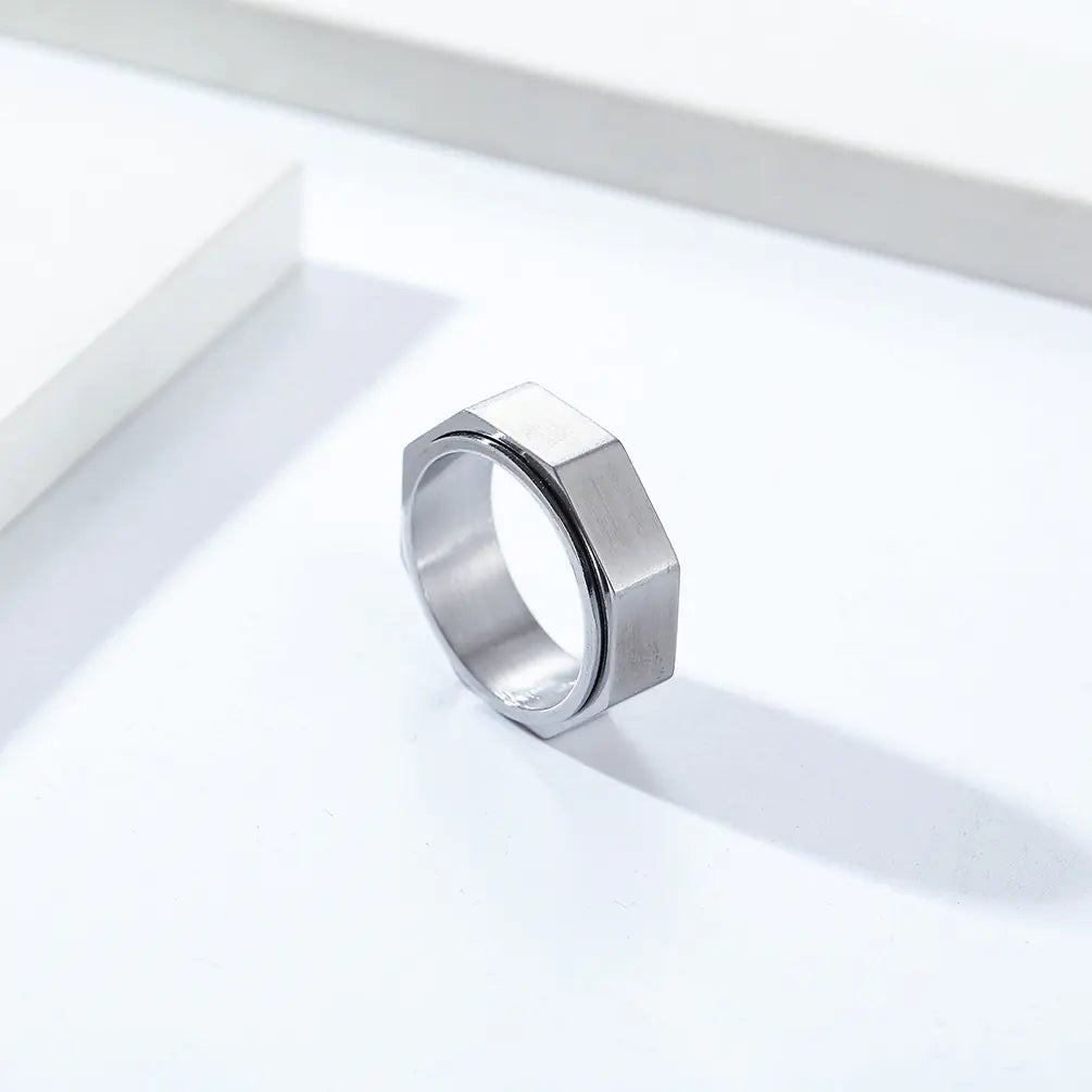 The Facet spinner ring, Steel, standing